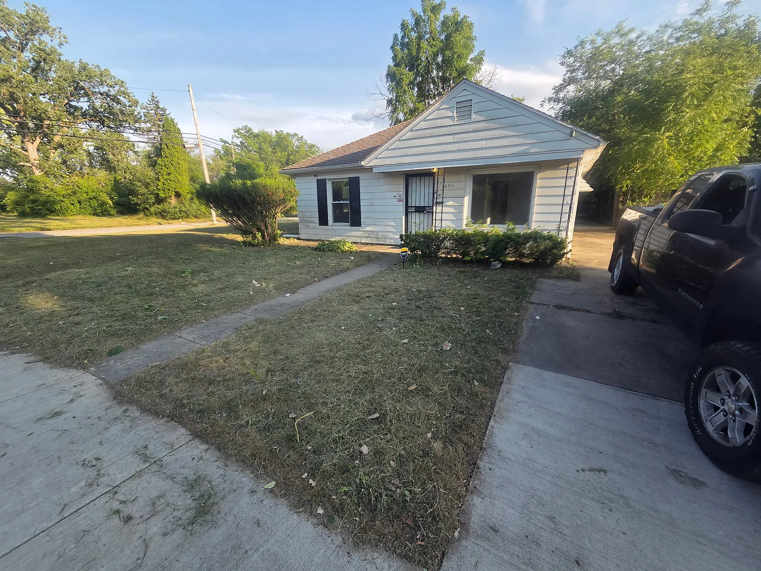3 bed, 896 sqft, $1,199 — Photo 1
