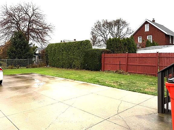 3rd image of 646 E 29th St #1