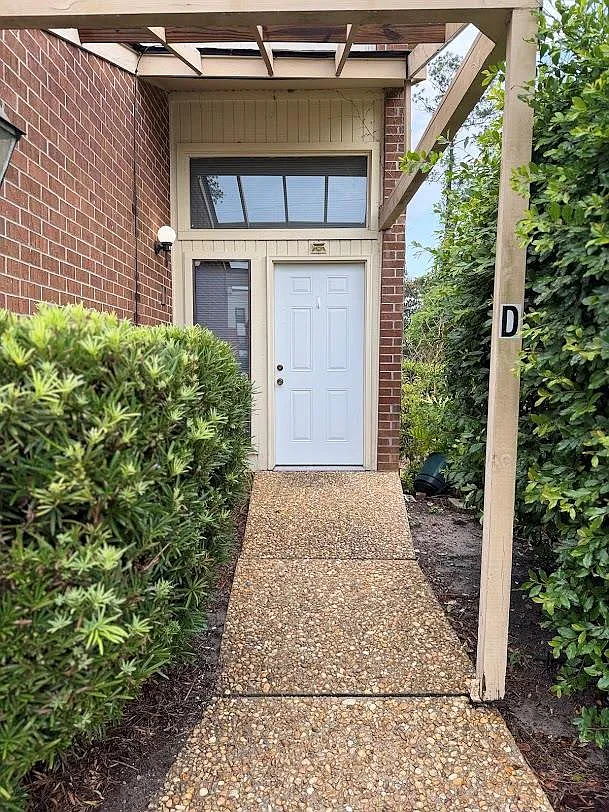 3 bed, 3.0 bath, 1756 sqft, $1,350 — Photo 2