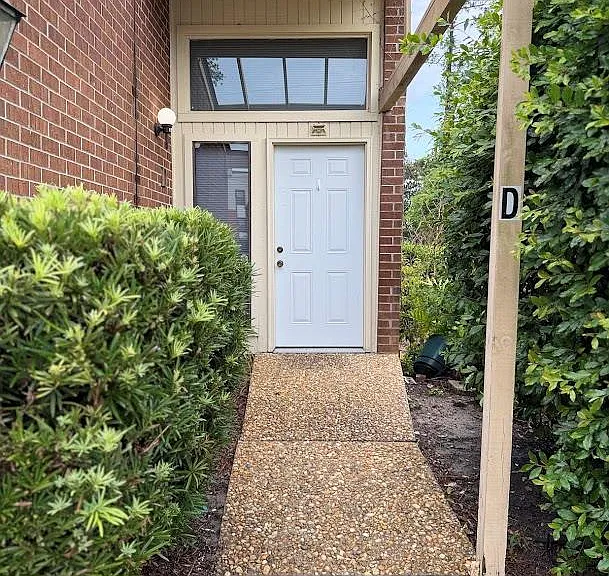 1307 Baytree Dr #D — Photo 2