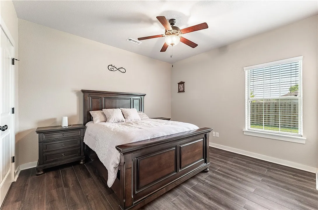 3 bed, 1494 sqft, $2,300 — Photo 3