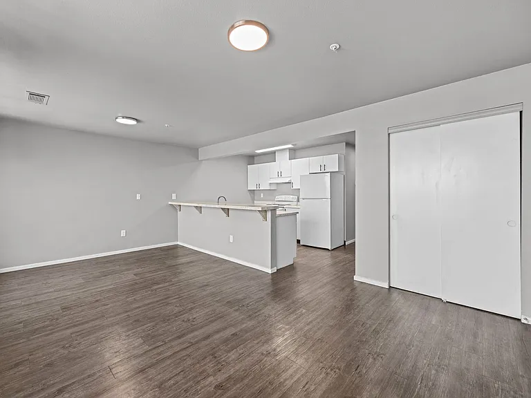Gateway Crossing Apartments — Photo 8