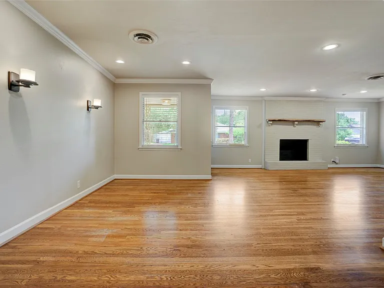 9829 Larston St — Photo 7