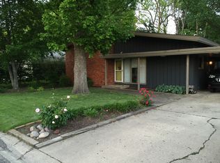 10 Lambert Ln, Springfield, IL 62704