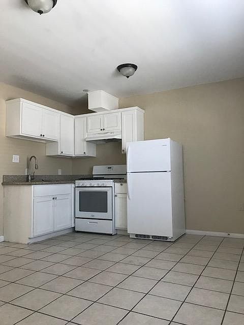 1st image of 3179 Ivy St