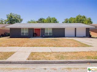 2501 E Locust Ave, Victoria, TX 77901