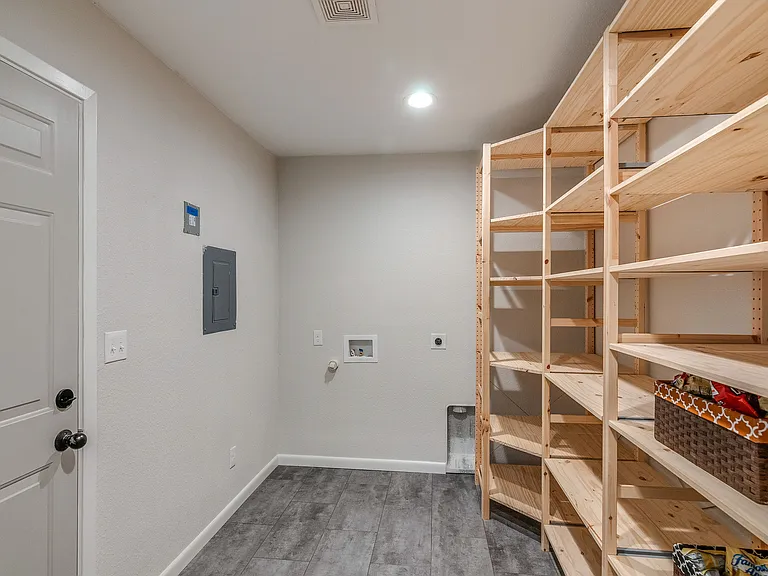 300 Ridgecrest Dr — Photo 14