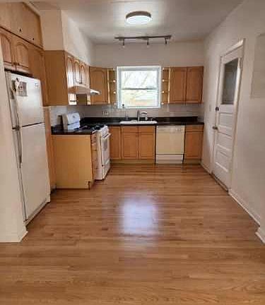 Eat-in Kitchen