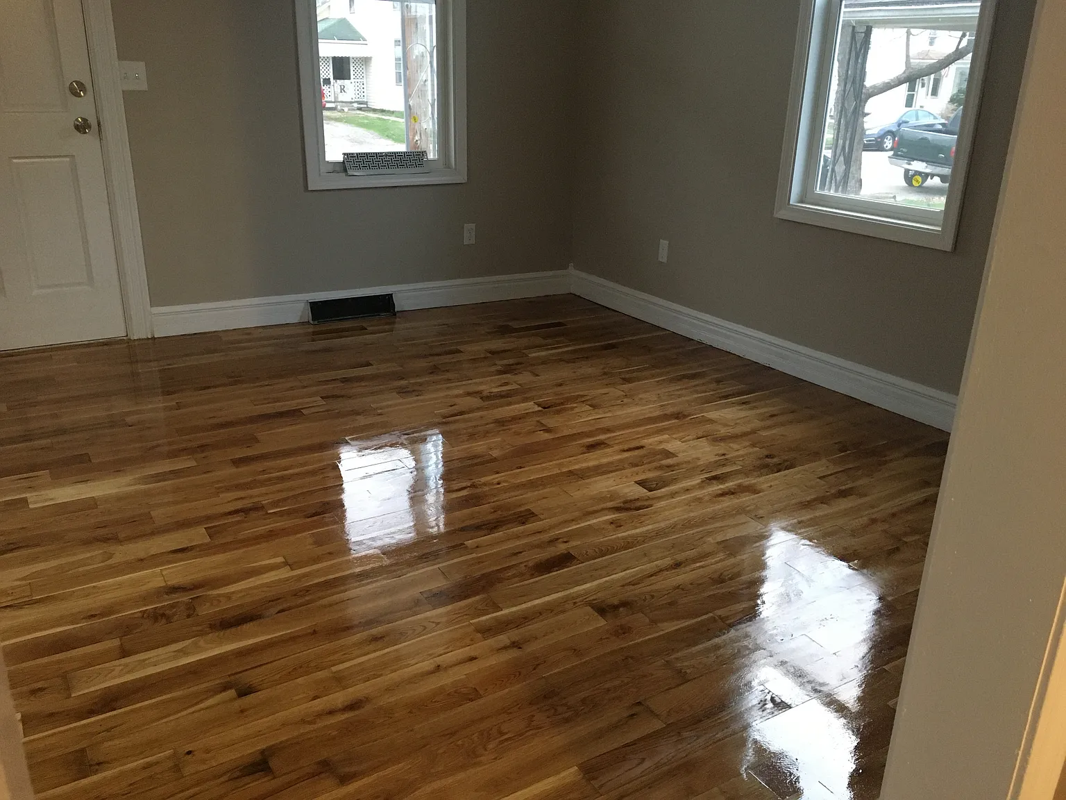 2 bed, 900 sqft, $1,377 — Photo 2