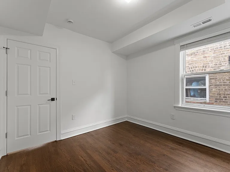 W Cornelia Ave — Photo 20