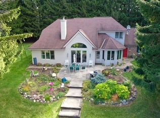 743 Country Club Cir, Petoskey, MI 49770