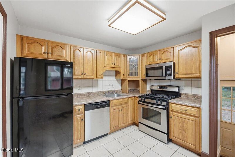 3rd image of 1207 Sumner Avenue