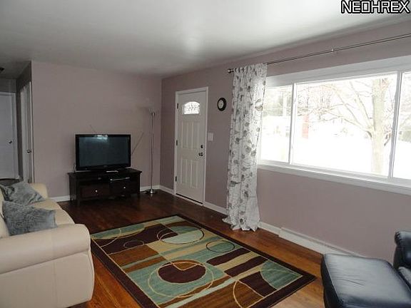 4th image of 3255 Englewood Dr