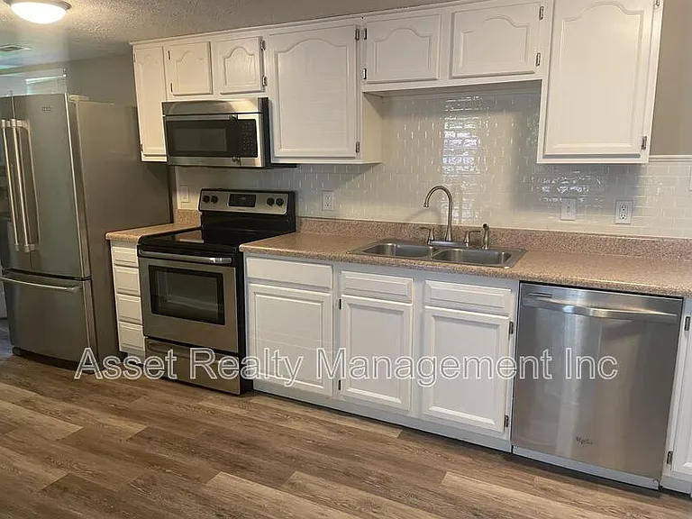 645 Cornerbrook Ln — Photo 4
