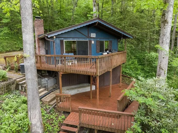 184 Pinecrest Ln, Franklin, NC 28734