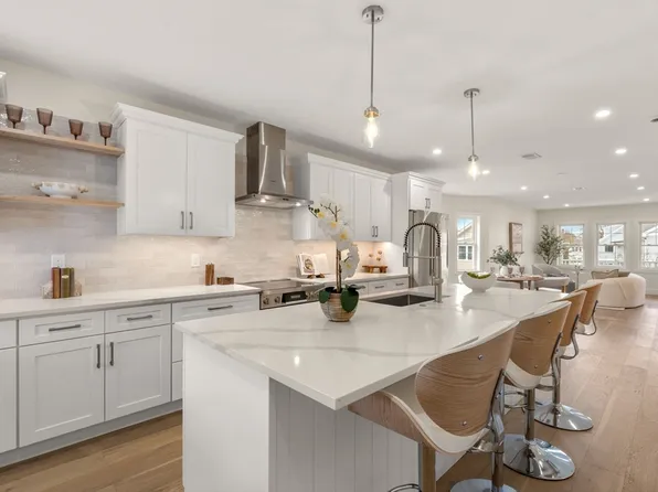 25 Francis St #2, Watertown, MA 02472