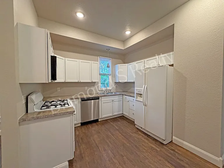 916 N Pickwick Ave — Photo 6