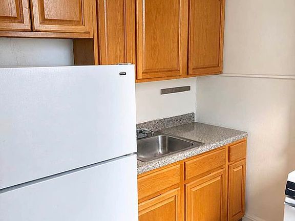 4th image of 4530 Broadway APT 6G