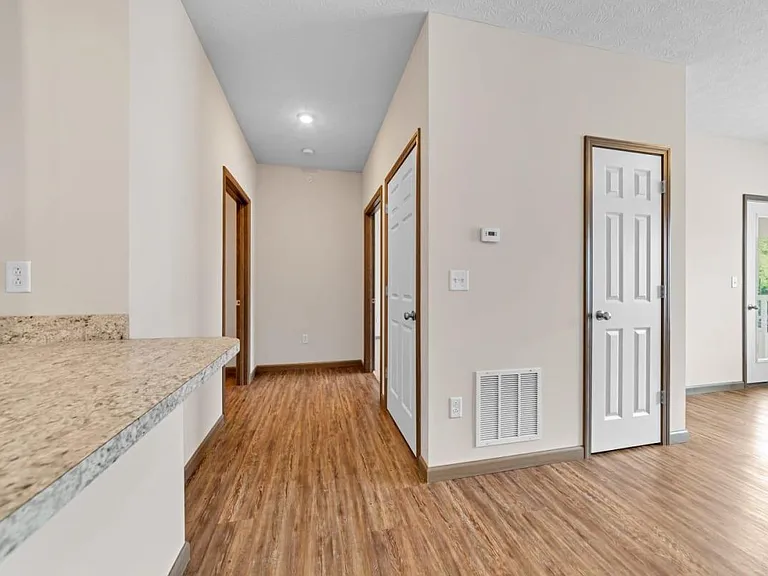 Hutchison Place Apartments — Photo 15