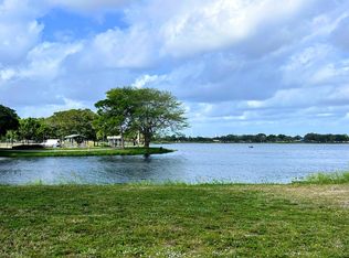 2400 Lake Osborne Dr APT 102, Lake Worth, FL 33461