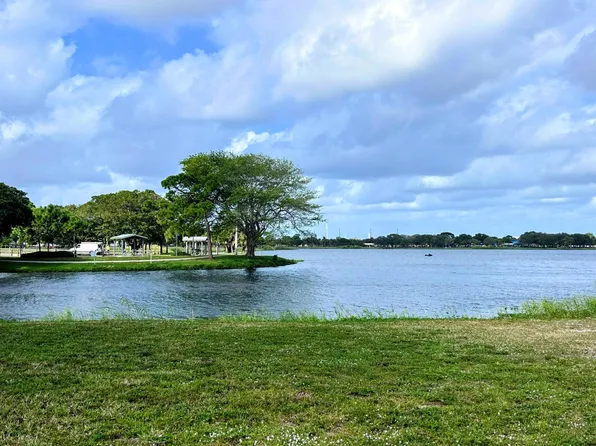 2400 Lake Osborne Drive #102, Lake Worth Beach, FL 33461