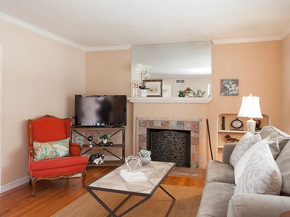 5th image of 916 Carolan Ave