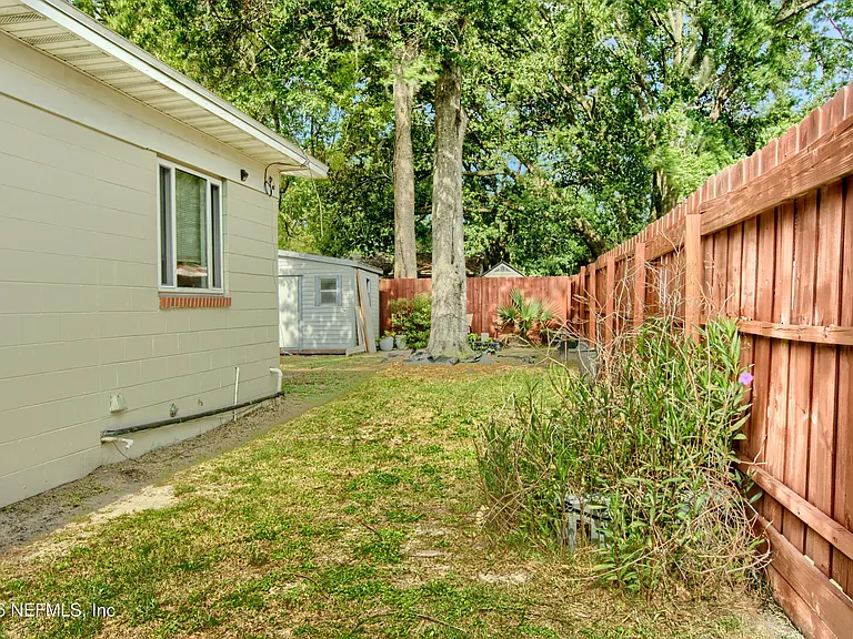 1370 Labelle St — Photo 20