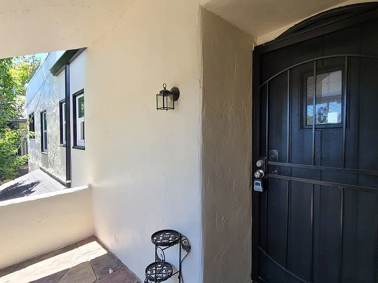 618 W 7th St — Photo 2