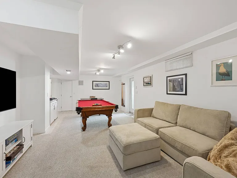 400 Noyack Rd #A3 — Photo 11
