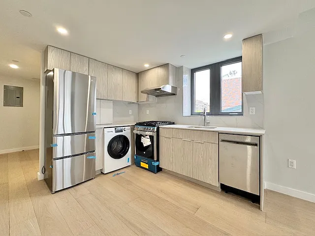 136-80 41st Ave #3D — Photo 1