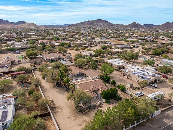 3rd image of 2321 W DESERT HILLS Drive