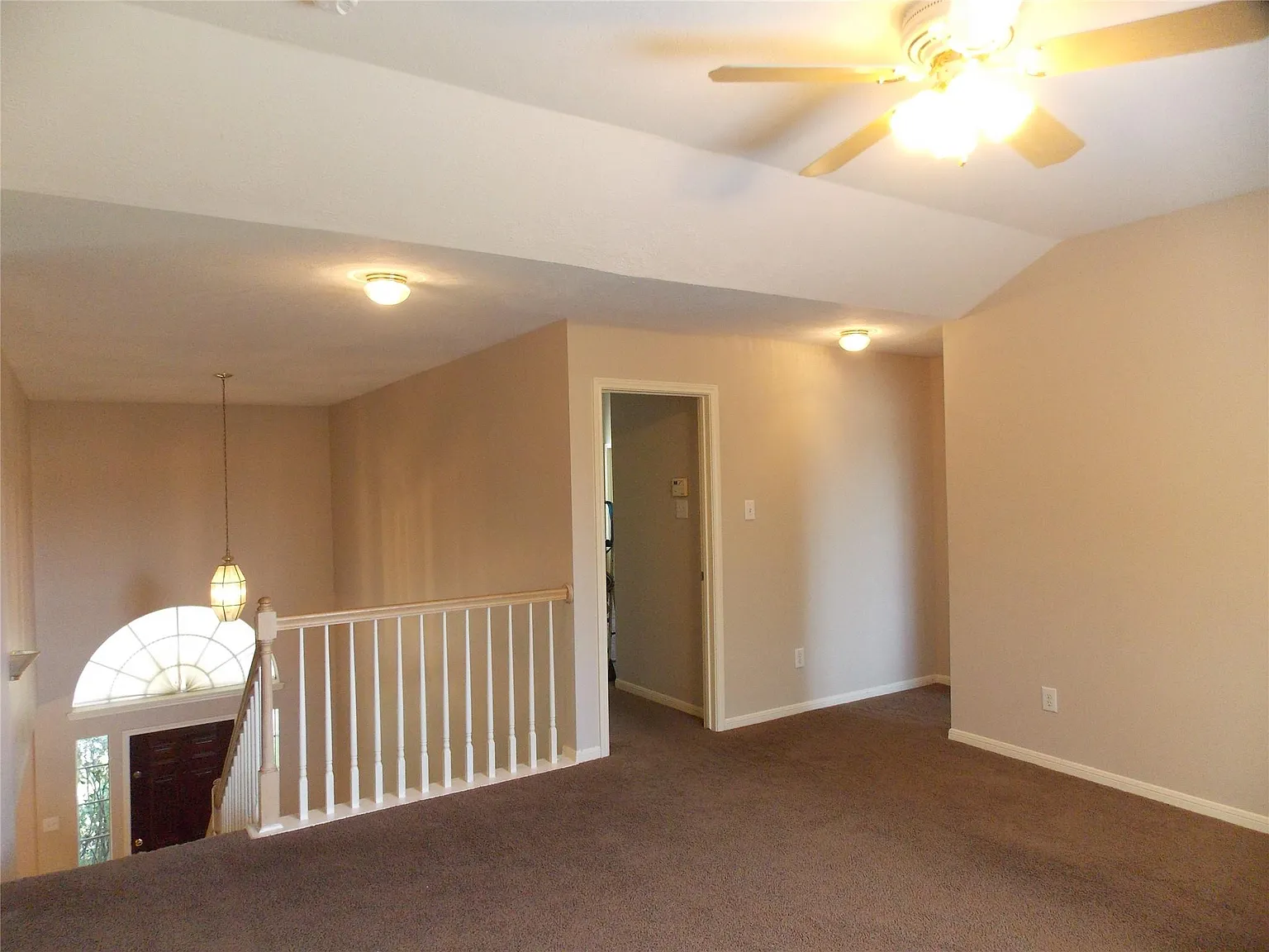 4 bed, 2.5 bath, 2238 sqft, $2,500 — Photo 4