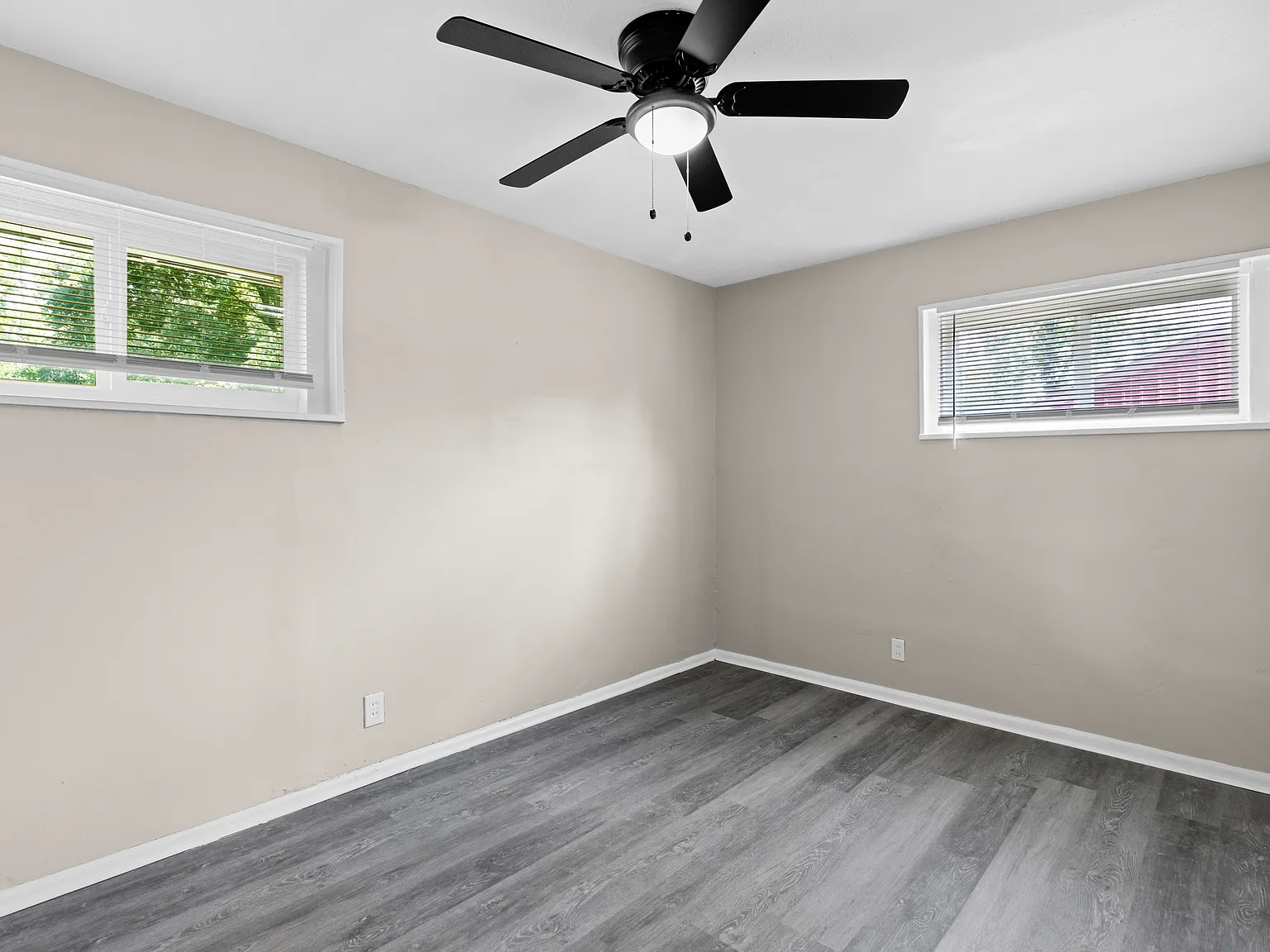 5677 Parchester Dr. St. Louis, MO 63121 — Photo 4