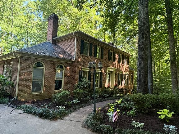 3rd image of 2060 Huntington Woods Dr