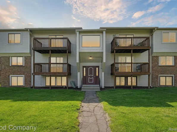 30070 W Twelve Mile Rd Unit 125, Farmington Hills, MI 48334