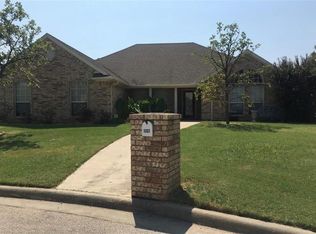 1207 W Hawk Cir, Decatur, TX 76234