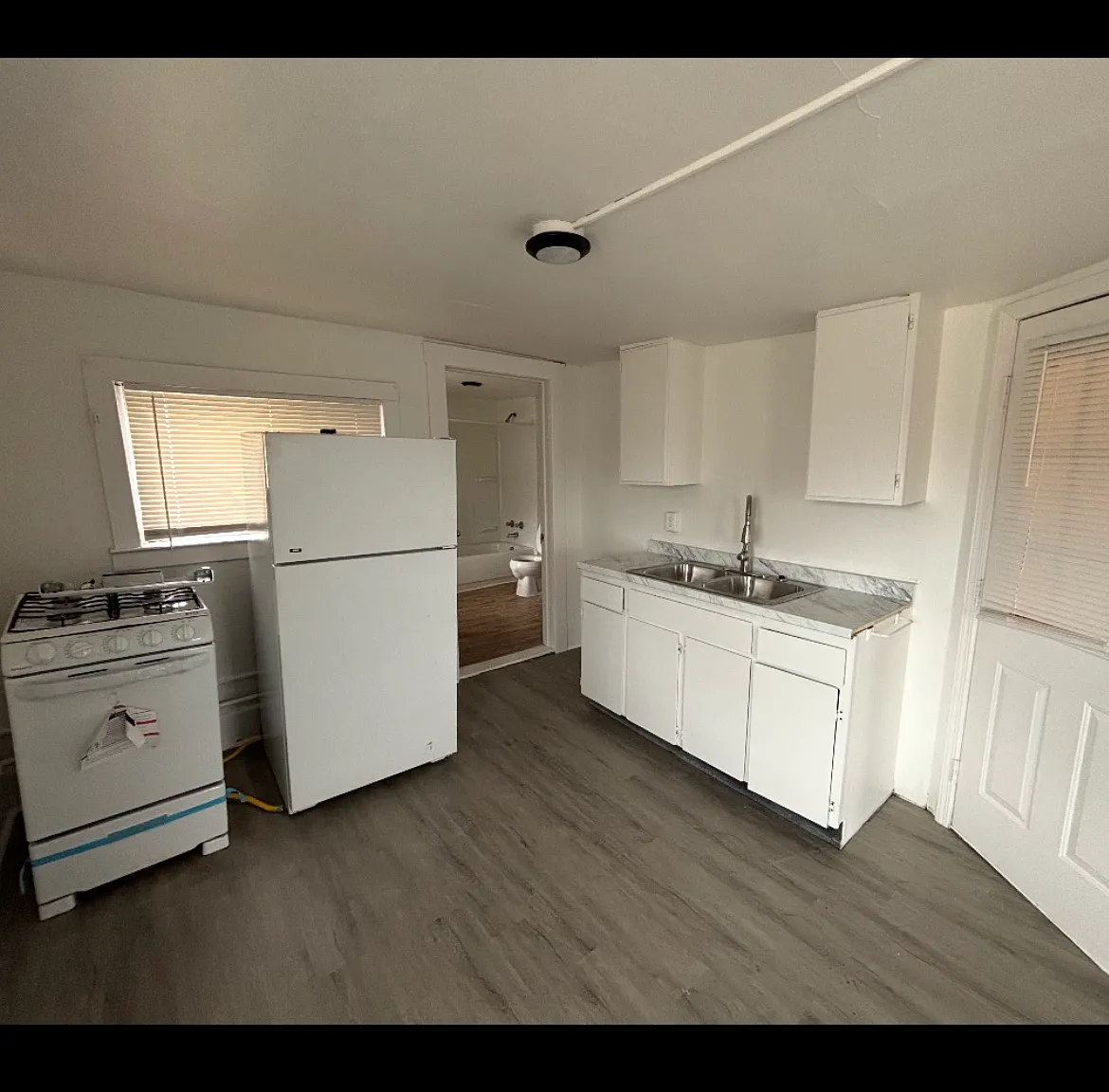 Studio, 600 sqft, $800 — Photo 1