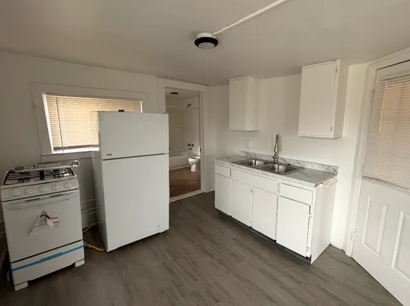 21 Jacokes St APT 2, Pontiac, MI 48342