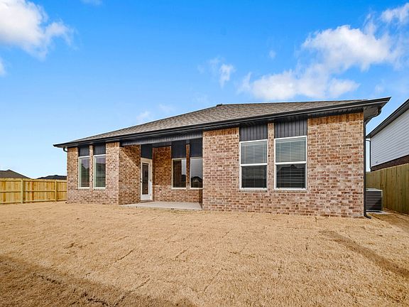 5th image of 151 S Maroon Ave #151