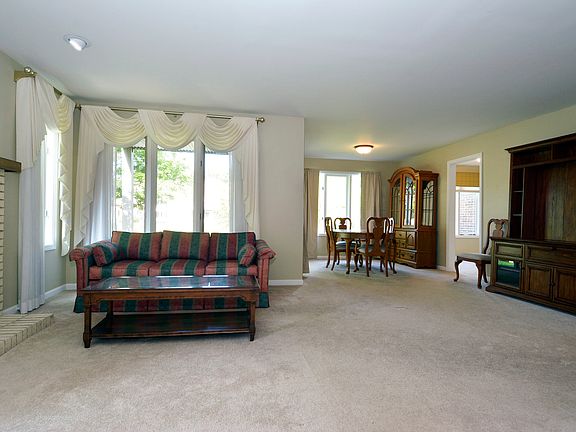 5th image of 1550 N Courtland Dr