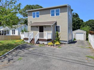77 Nassau St, Islip Terrace, NY 11752