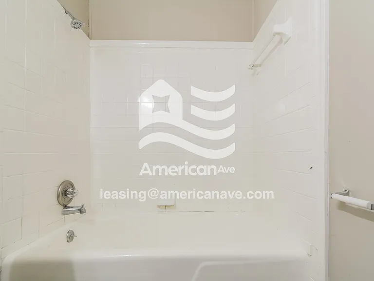 92650_007_wm_-_main_bathroom_13208539.jpg