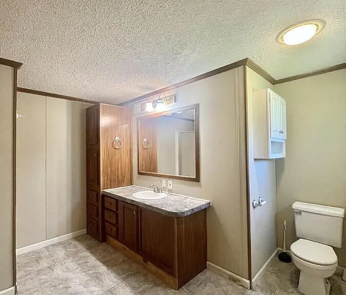 223 Bradford Ln — Photo 33