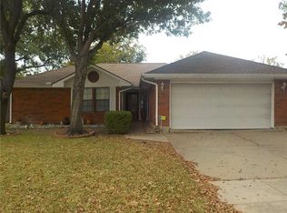 6006 Meadowdale Rd, Arlington, TX 76017