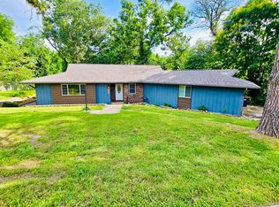 802 Hickory Street, Cassville, MO 65625