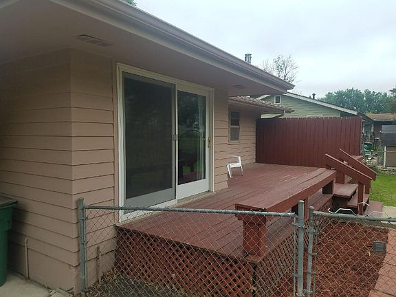 305 sq/ft deck