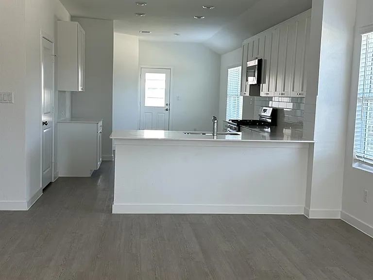 1407 Hermosa Gdns — Photo 2