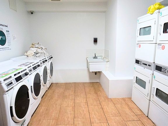 4th image of 824 Bergen St #609