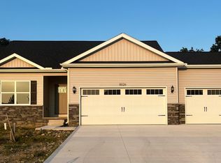 8026 Bradbury Ln, Grand Blanc, MI 48439