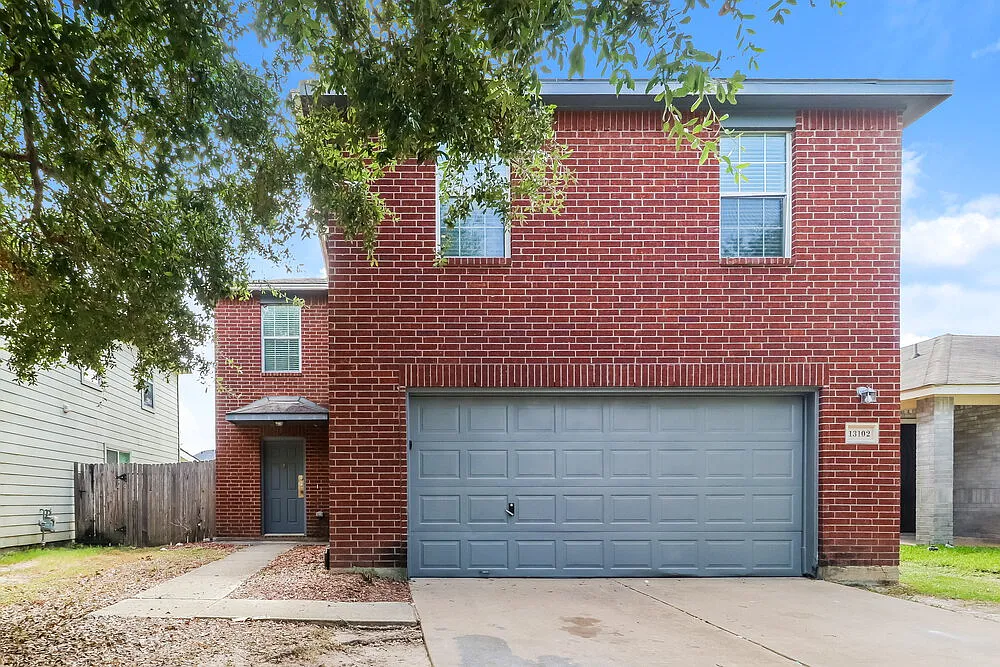 3 bed, 2.5 bath, 1912 sqft, $1,870 — Photo 1
